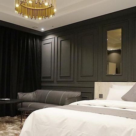 Astro Hotel Йонін Екстер'єр фото