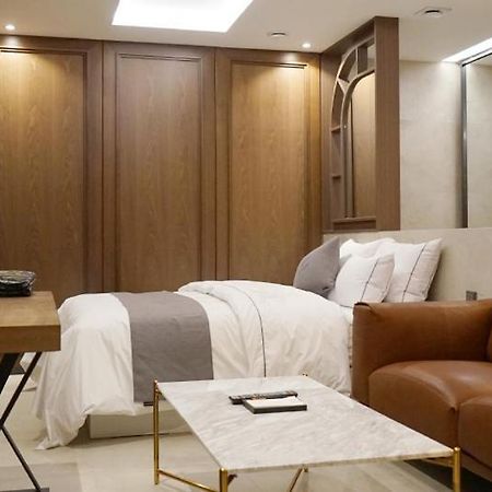 Astro Hotel Йонін Екстер'єр фото