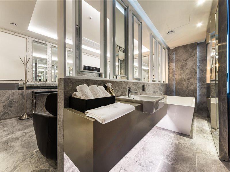 Astro Hotel Йонін Екстер'єр фото