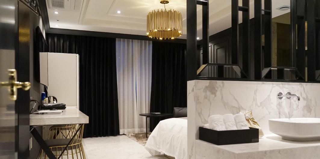 Astro Hotel Йонін Екстер'єр фото