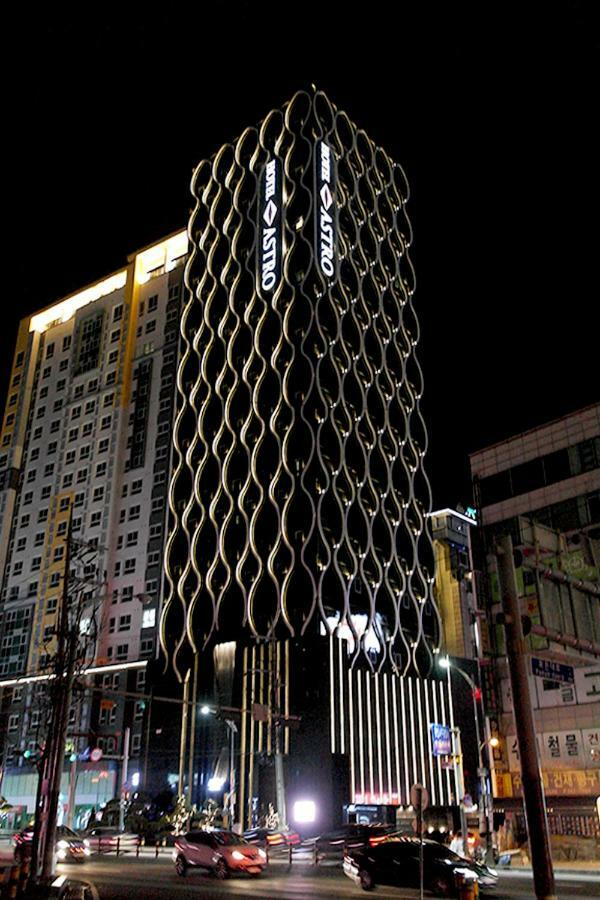 Astro Hotel Йонін Екстер'єр фото